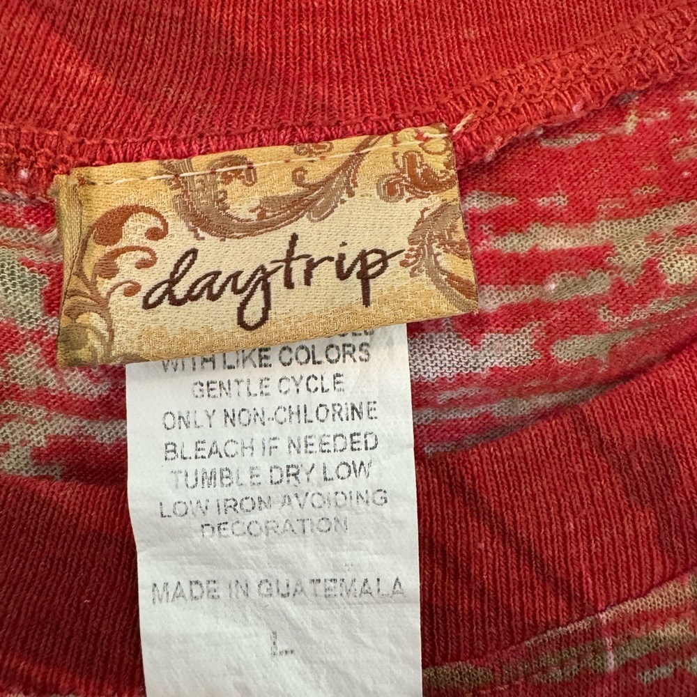 Daytrip Red Graphic Tee Short Sleeve - Picture 4 of 4